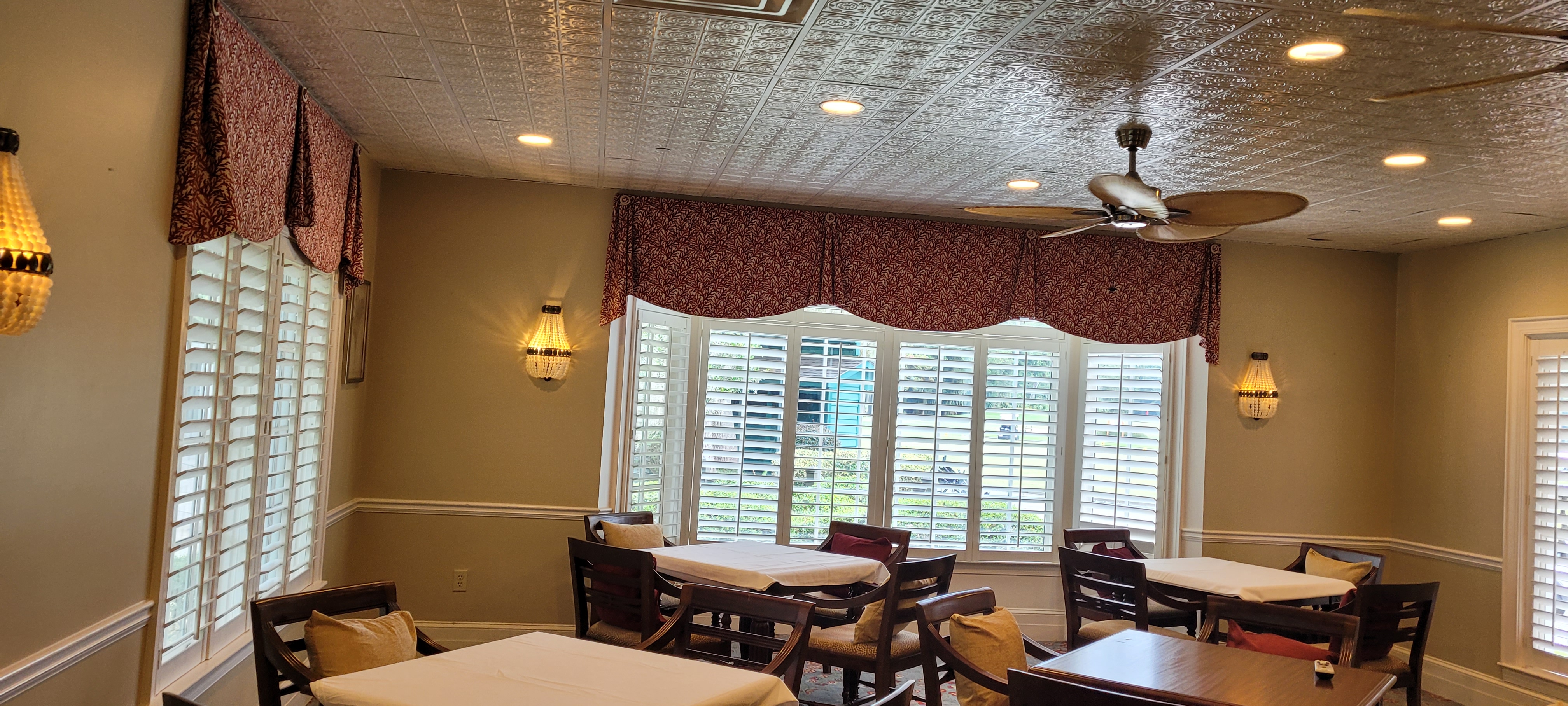 sitting area with several sets of tables and chairs